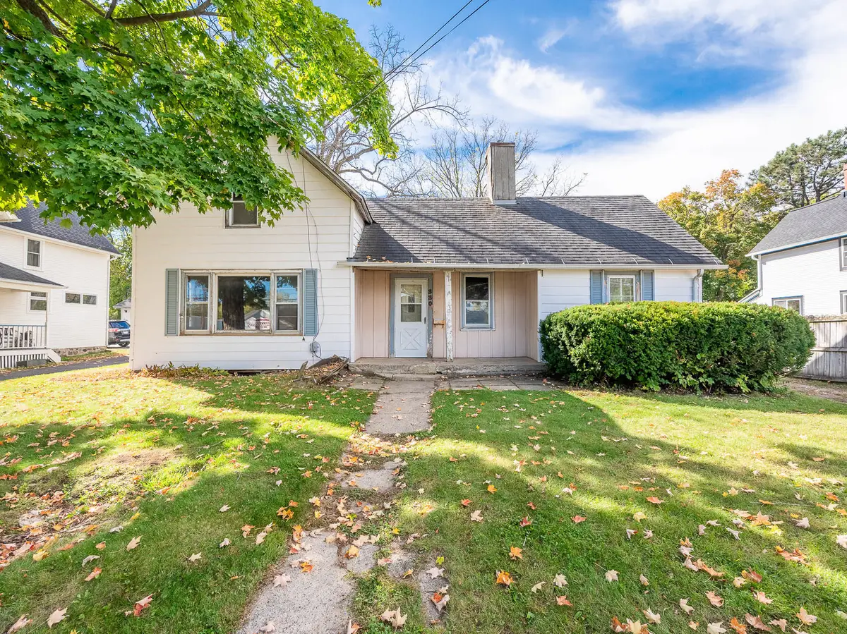 330 Lake Avenue, Woodstock, IL 60098 - Image #1