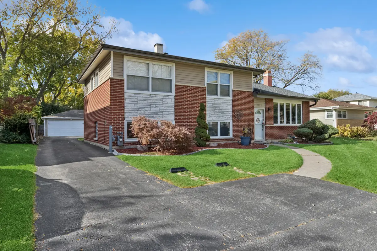 1414 N Sauk Lane, Mount Prospect, IL 60056 - Image #1