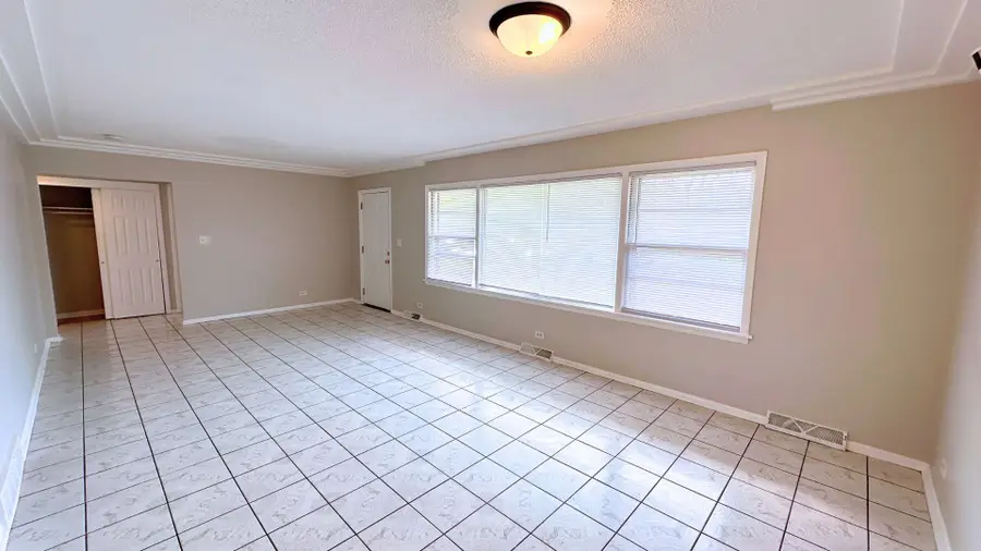 944 E 163rd Place, South Holland, IL 60473 - Image #3