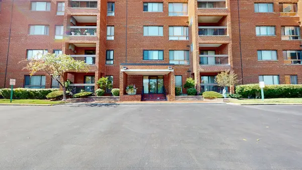 600 Naples Court #608, Glenview, IL 60025