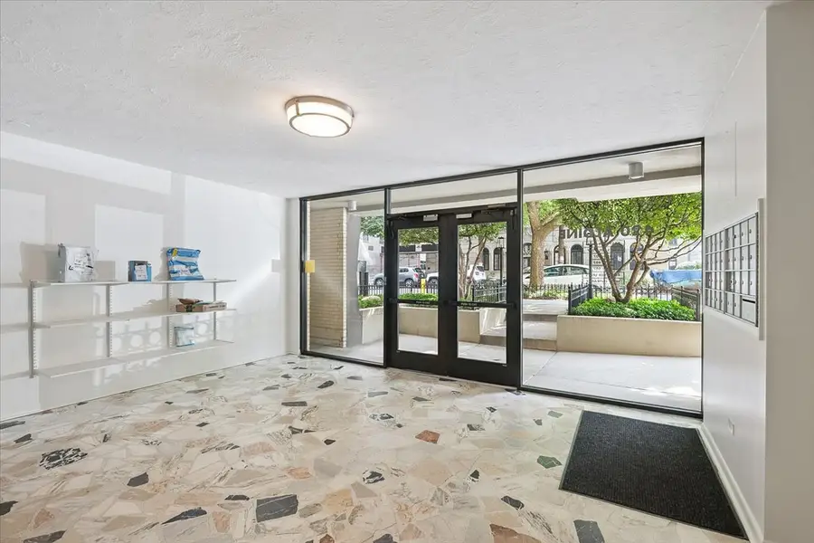 420 W Aldine Avenue #404, Chicago, IL 60657 - Image #3