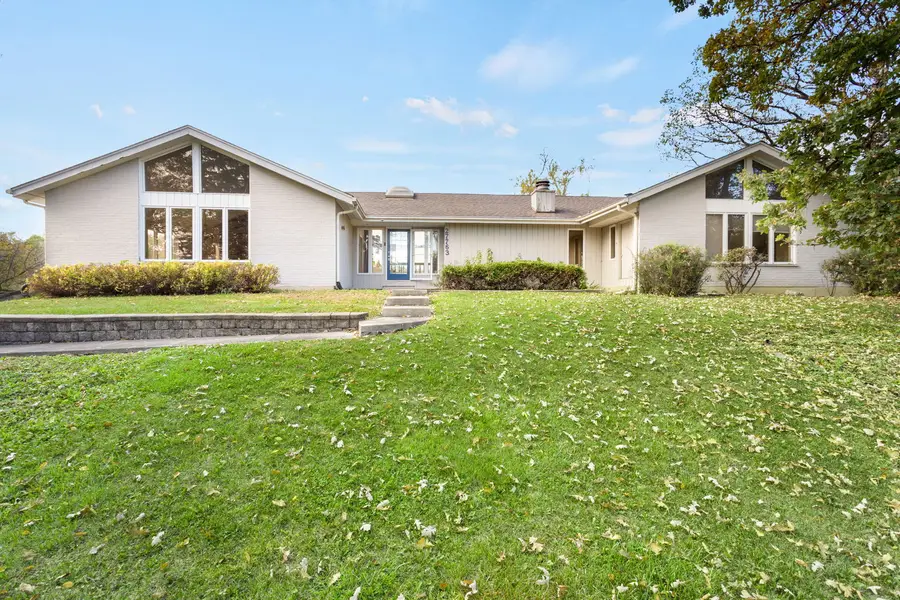 27763 W Lakeview Drive N, Lake Barrington, IL 60084 - Image #2