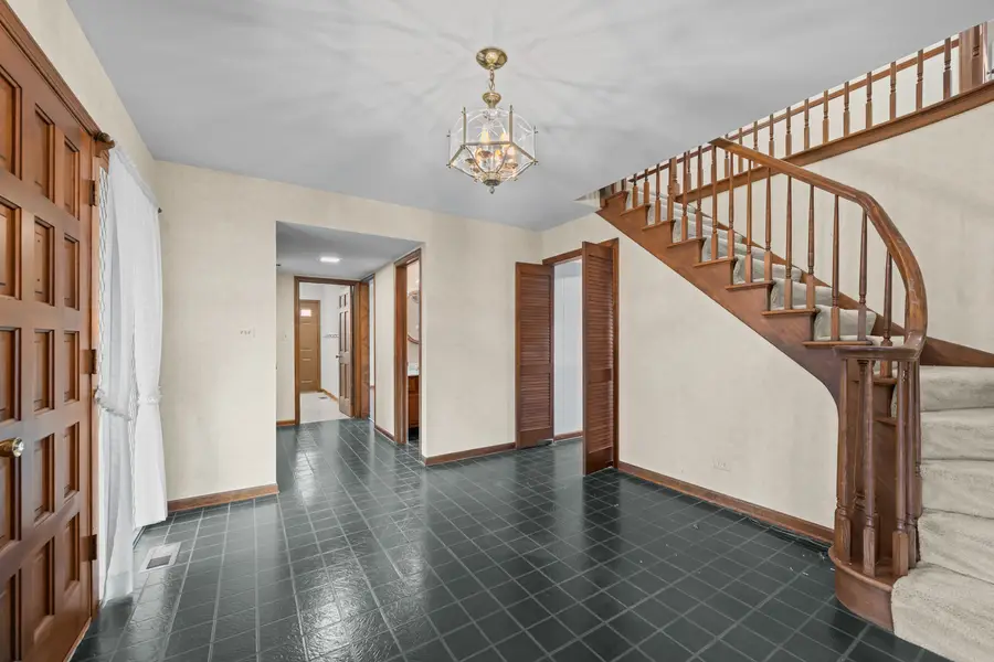 1323 S Kaspar Avenue, Arlington Heights, IL 60005 - Image #2