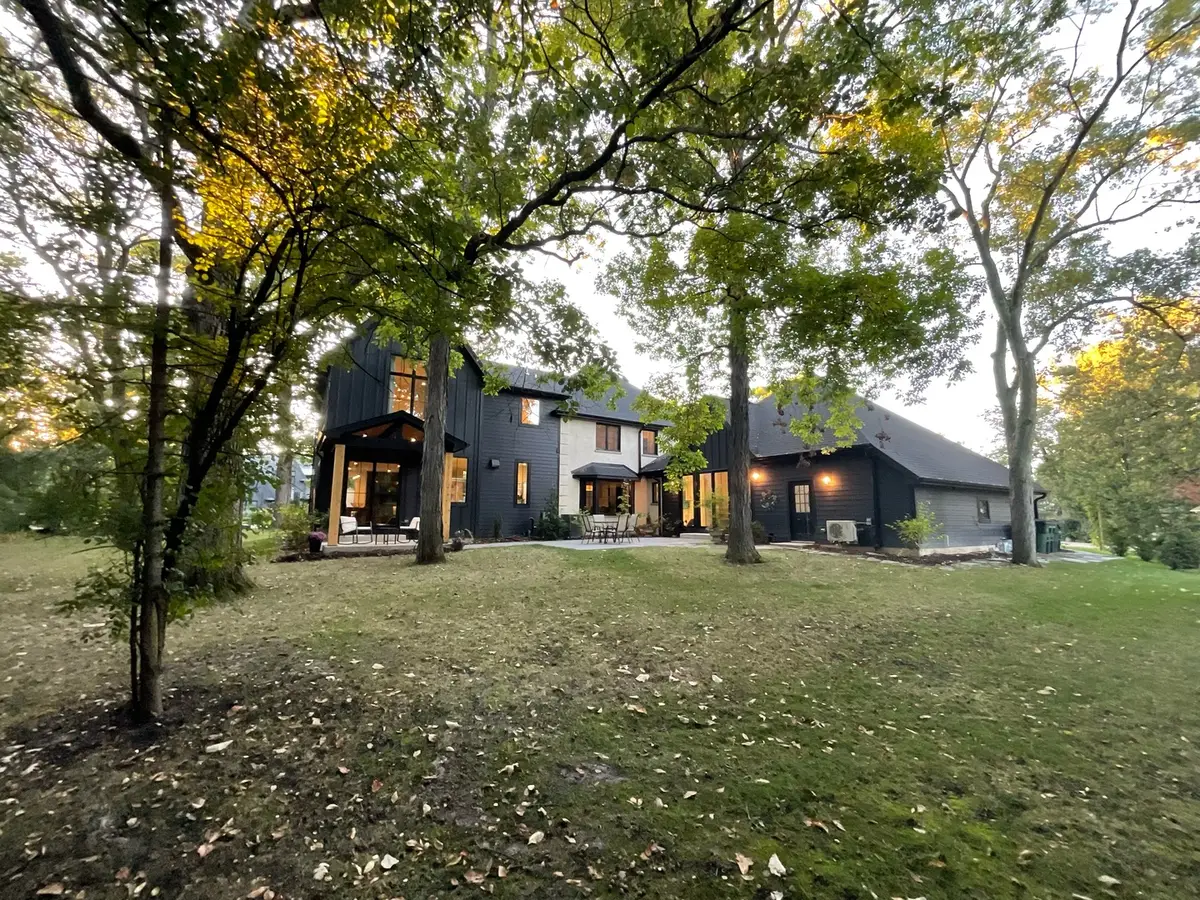 1933 Ridgewood Lane W, Glenview, IL 60025 - Image #1