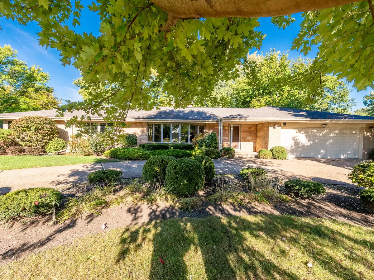 21 E Stonegate Drive, Prospect Heights, IL 60070 - Image #1