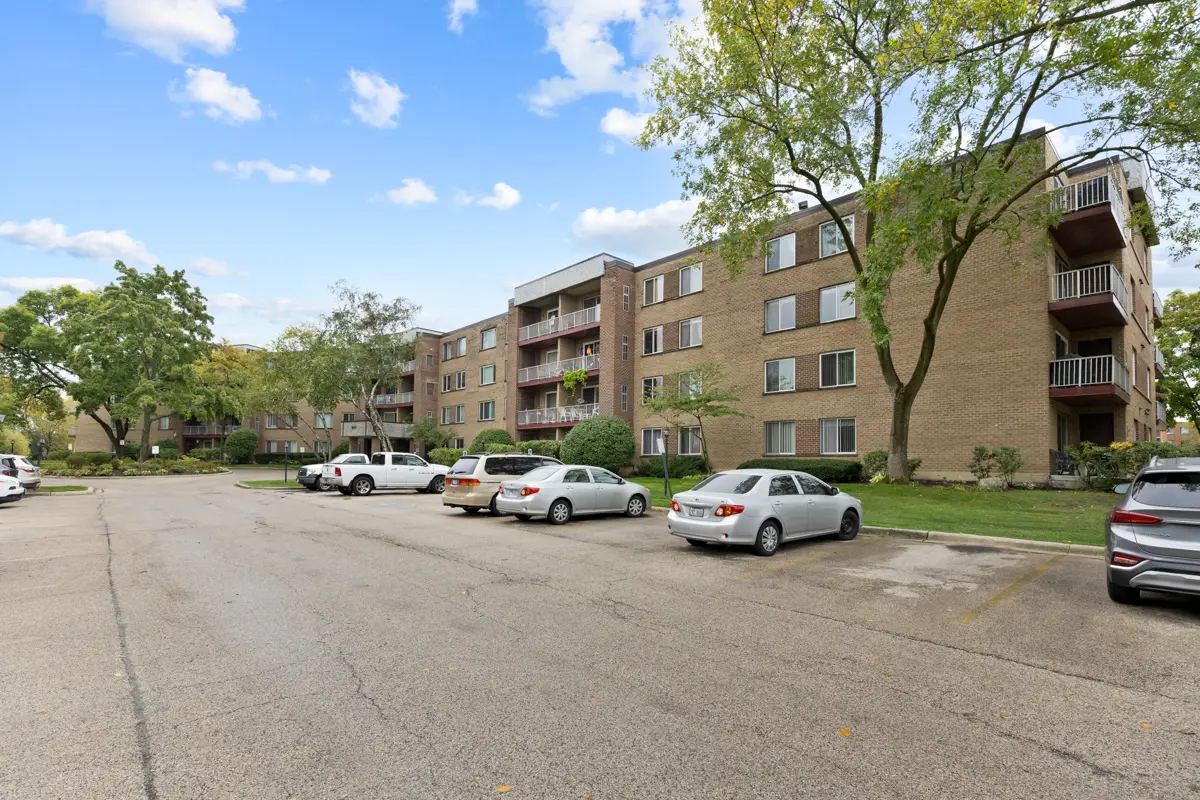 945 E Kenilworth Avenue #312, Palatine, IL 60074 - Image #1