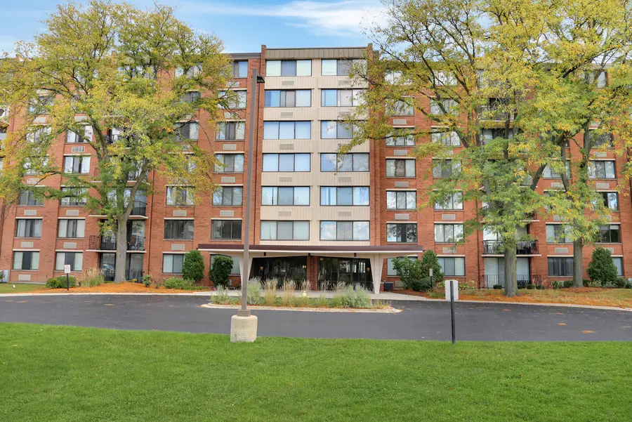 2000 Saint Regis Drive #6G, Lombard, IL 60148 - Image #2