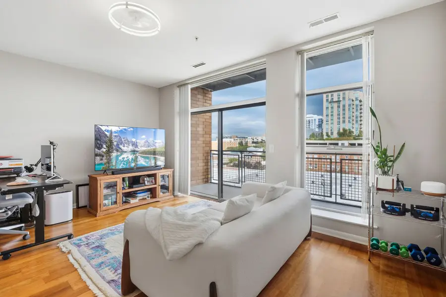 1572 Maple Avenue #501, Evanston, IL 60201 - Image #2