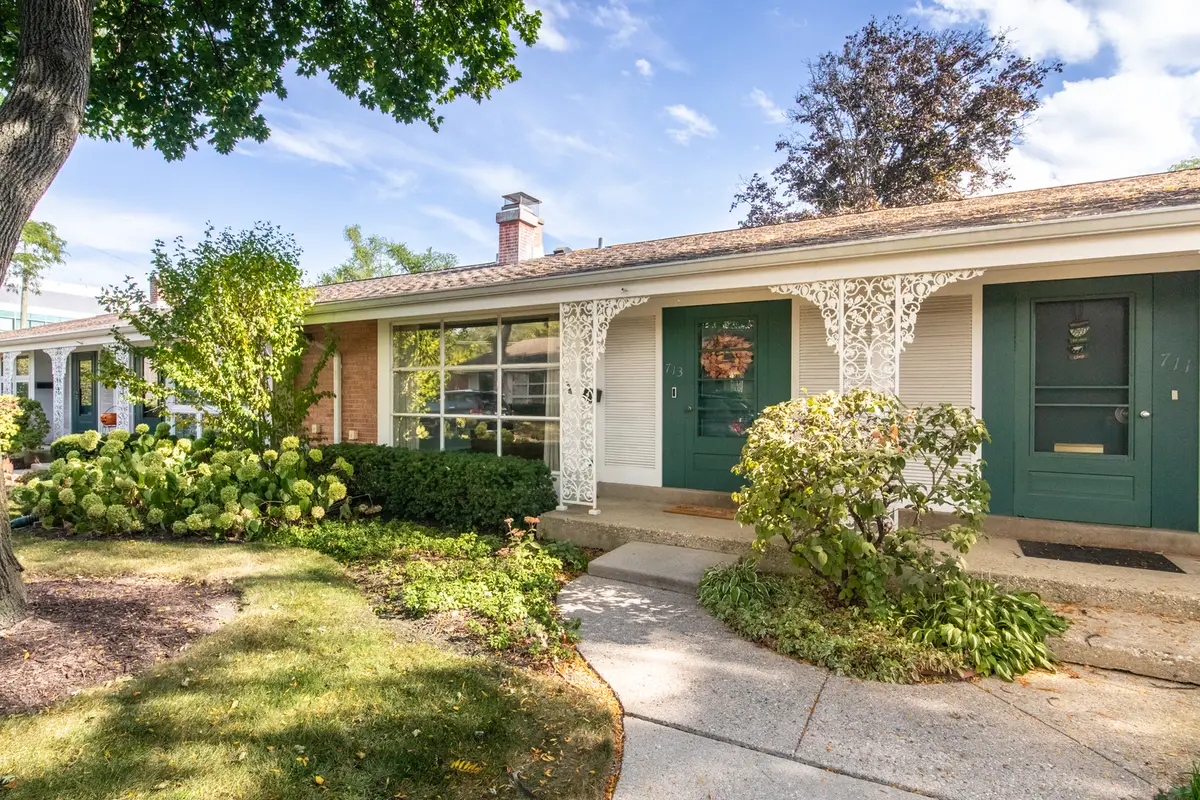 713 Carriage Hill Drive, Glenview, IL 60025 - Image #1
