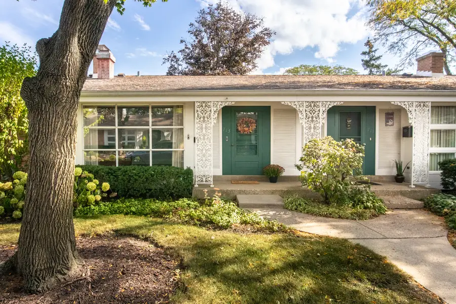 713 Carriage Hill Drive, Glenview, IL 60025 - Image #2