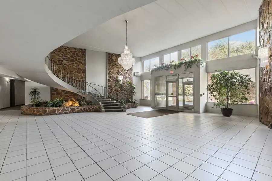 18 E Old Willow Road #210N, Prospect Heights, IL 60070 - Image #2