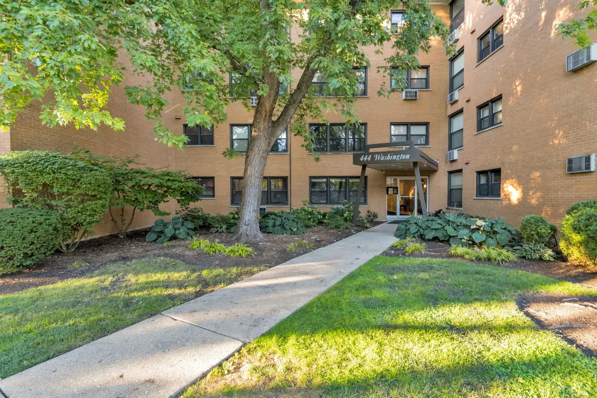 444 Washington Boulevard #404, Oak Park, IL 60302 - Image #1