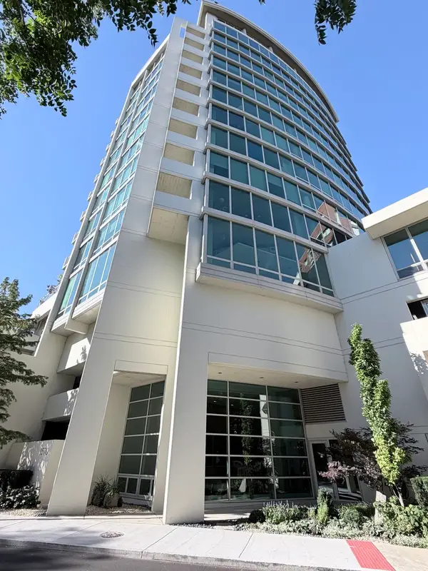 1570 Elmwood Avenue #802, Evanston, IL 60201