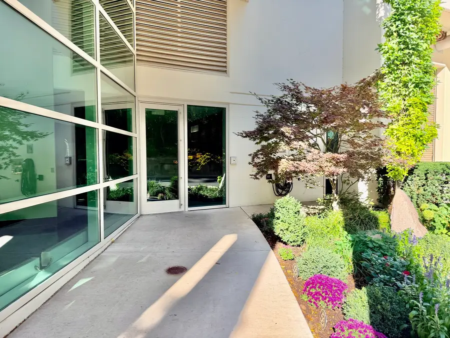 1570 Elmwood Avenue #802, Evanston, IL 60201 - Image #2