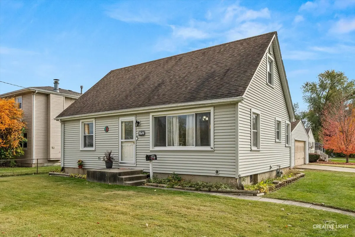 457 W Spring Street, South Elgin, IL 60177 - Image #1