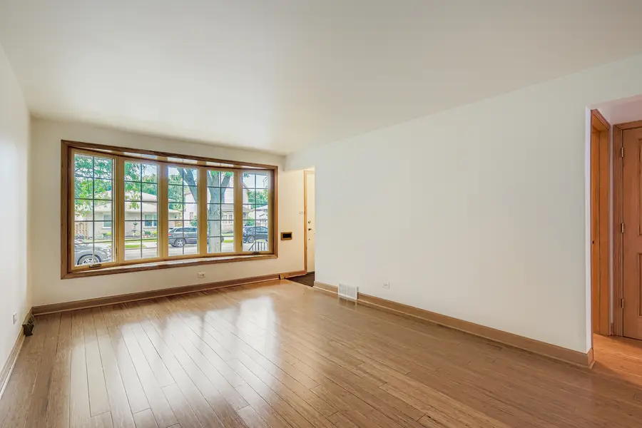 11130 S Whipple Street, Chicago, IL 60655 - Image #2