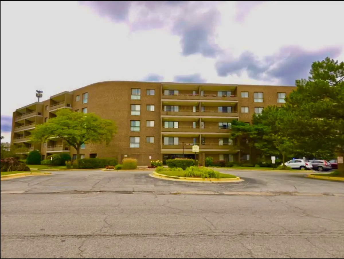 7 E Carriageway Drive #311, Hazel Crest, IL 60429 - Image #1