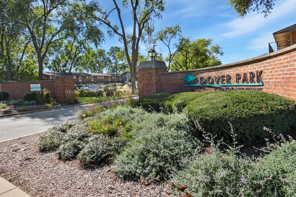 1900 Knightsbridge Drive W #2B, Mount Prospect, IL 60056 - Image #1