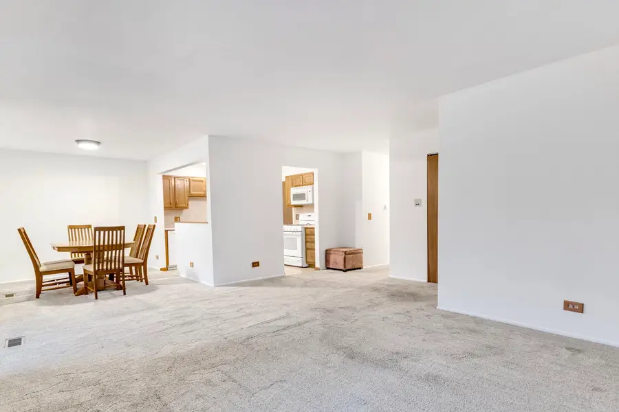 304 Glasgow Lane #X1, Schaumburg, IL 60194 - Image #3