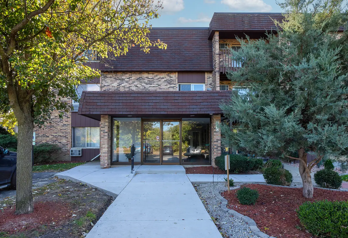 940 E Old Willow Road #207, Prospect Heights, IL 60070 - Image #1