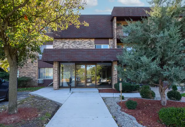 940 E Old Willow Road #207, Prospect Heights, IL 60070