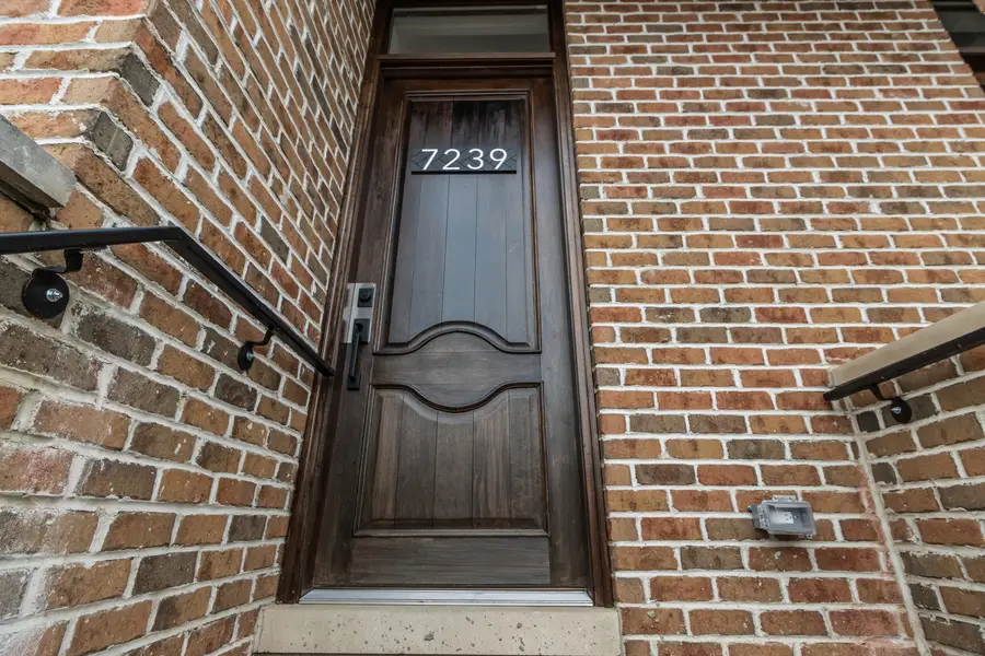 7235 S Exchange Avenue, Chicago, IL 60649 - Image #2