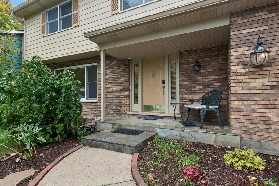 226 Aberdeen Road, Cary, IL 60013 - Image #2