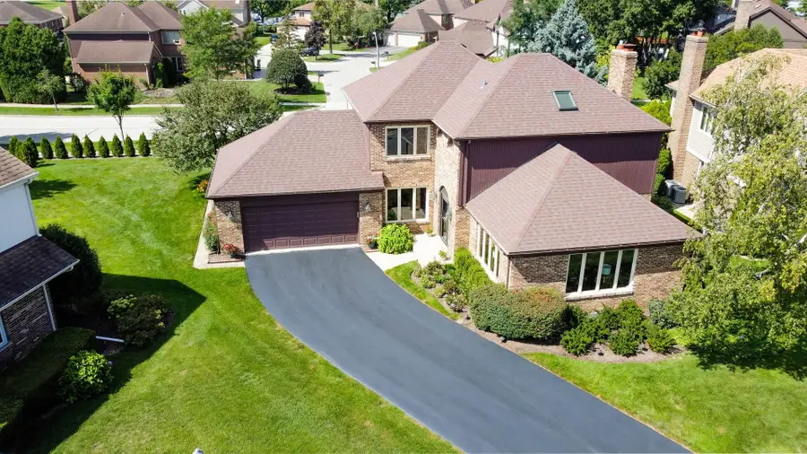 2409 E Greshan Court, Arlington Heights, IL 60004 - Image #2