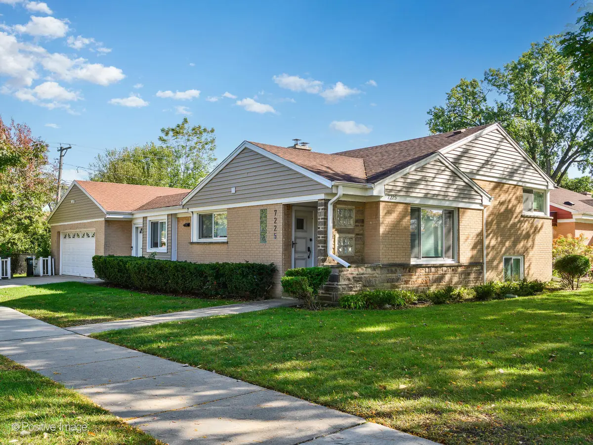 7225 N East Prairie Road, Lincolnwood, IL 60712 - Image #1
