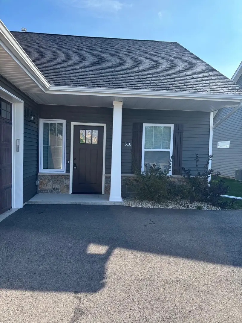 610 Anjali Court #R, Sycamore, IL 60178 - Image #2