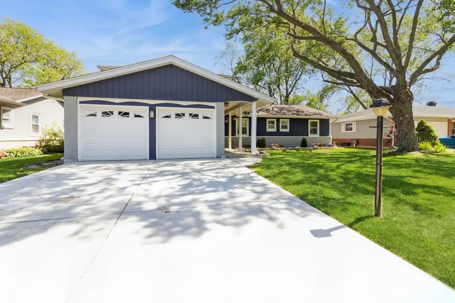 541 Sycamore Drive, Elk Grove Village, IL 60007 - Image #2