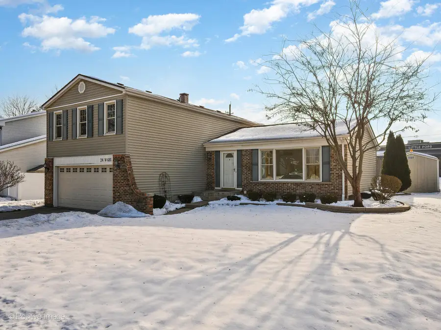24W681 Woodcrest Drive, Naperville, IL 60540 - Image #2