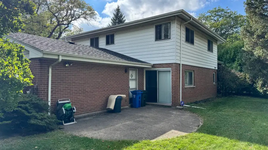 900 E Golfview Drive, Mount Prospect, IL 60056 - Image #3