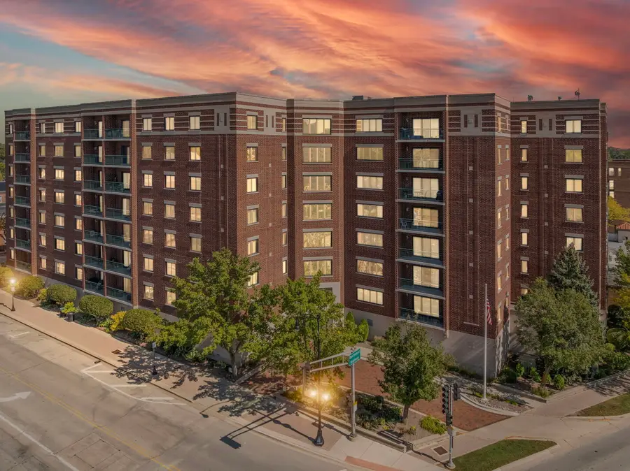 201 N Vail Avenue #305, Arlington Heights, IL 60004 - Image #2