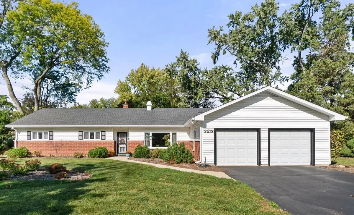 325 E Hawthorne Boulevard, Wheaton, IL 60187 - Image #1