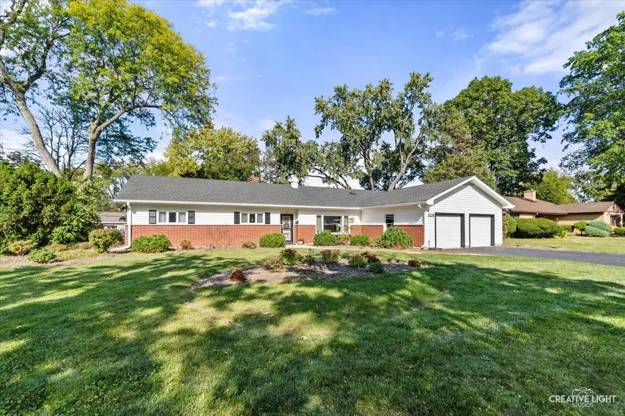 325 E Hawthorne Boulevard, Wheaton, IL 60187 - Image #2