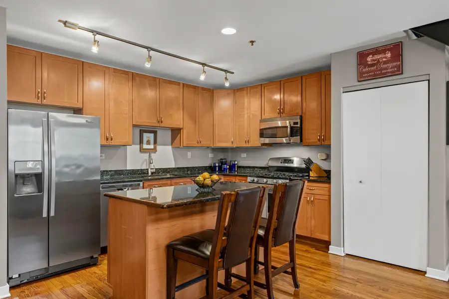 331 S Ridgeland Avenue #B, Oak Park, IL 60302 - Image #2