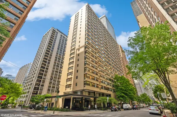 850 N Dewitt Place #18A, Chicago, IL 60611