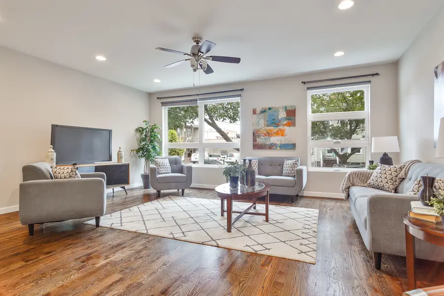 2342 N Hamlin Avenue, Chicago, IL 60647 - Image #2