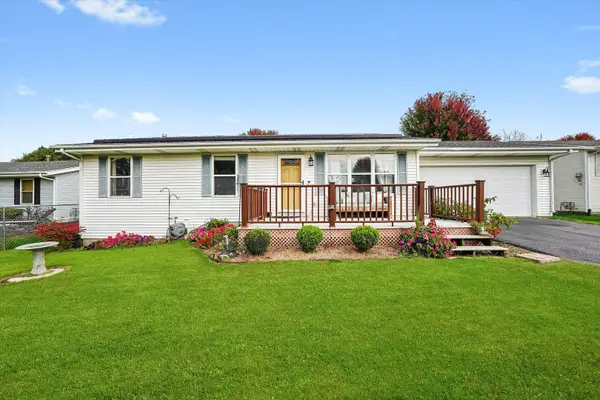 115 Shadowbrook Drive, Capron, IL 61012