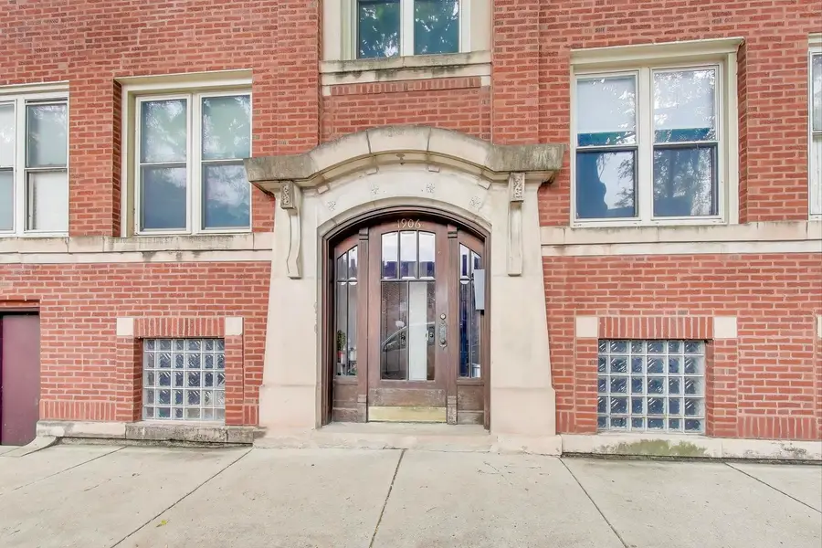 1906 W Byron Street #2W, Chicago, IL 60613 - Image #2