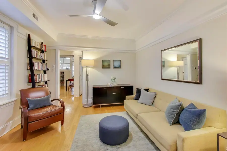 1906 W Byron Street #2W, Chicago, IL 60613 - Image #3