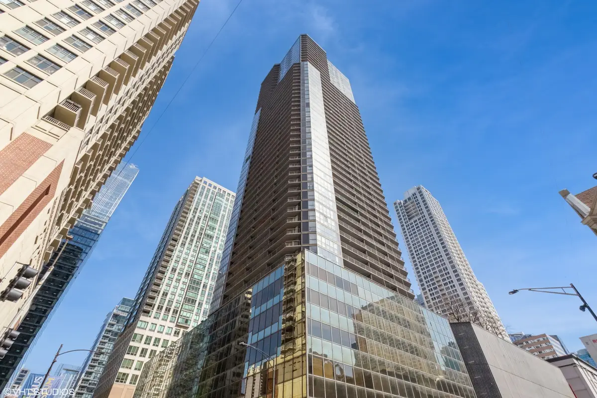 10 E Ontario Street #1806, Chicago, IL 60611 - Image #1