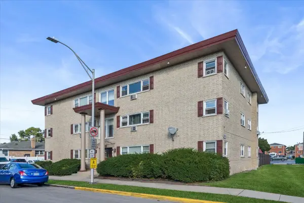 5011 Saint Charles Road #301, Bellwood, IL 60104