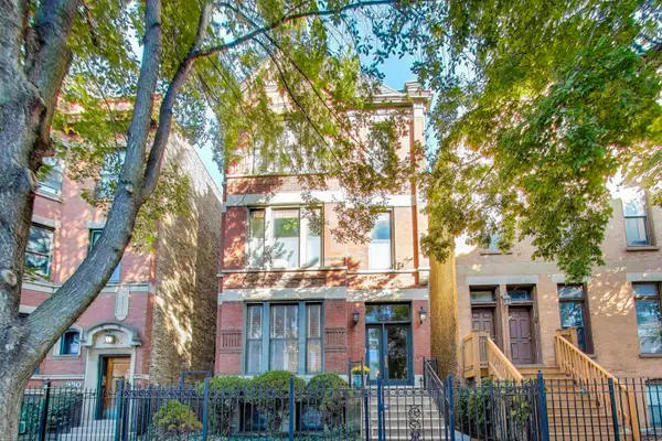 926 W Barry Avenue #3, Chicago, IL 60657