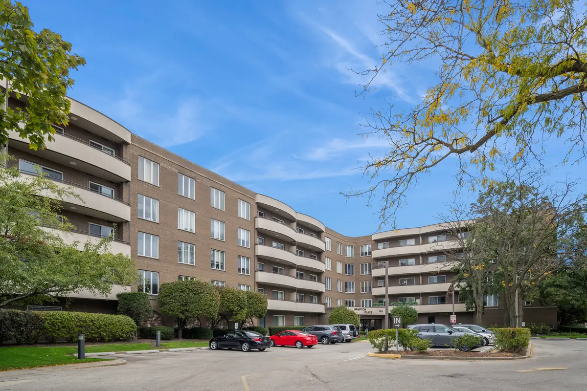 7201 N Lincoln Avenue #301, Lincolnwood, IL 60712 - Image #1