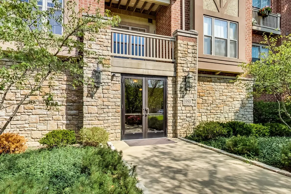 1950 Farnsworth Lane #202, Northbrook, IL 60062 - Image #1
