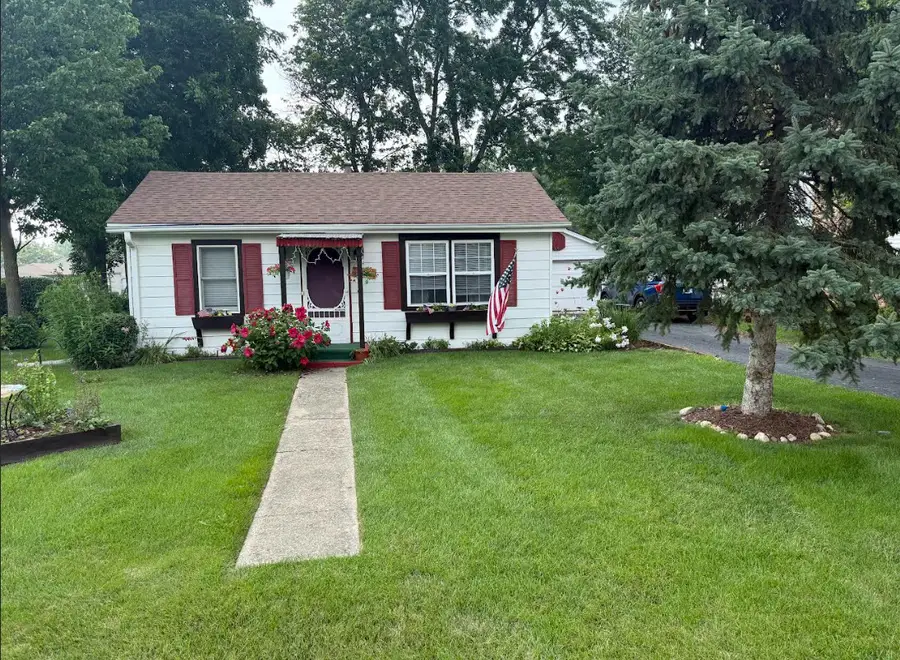 101 Oakleaf Road, Lake In The Hills, IL 60156 - Image #2