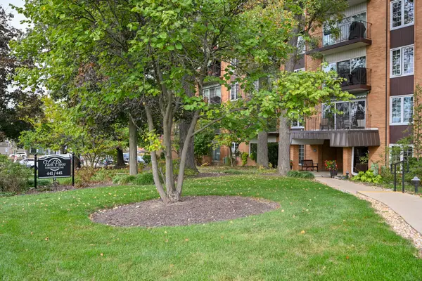 441 N Park Boulevard #5K, Glen Ellyn, IL 60137