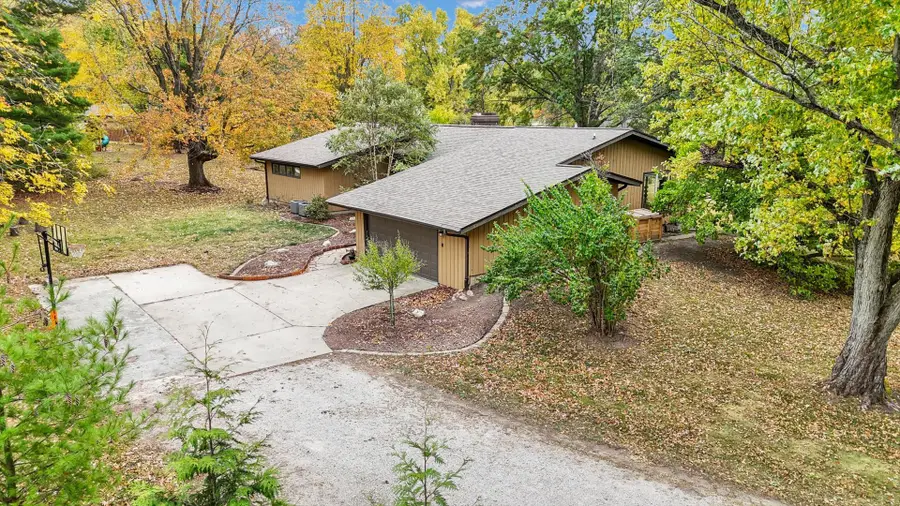 1010 Parkview Drive, Mahomet, IL 61853 - Image #2